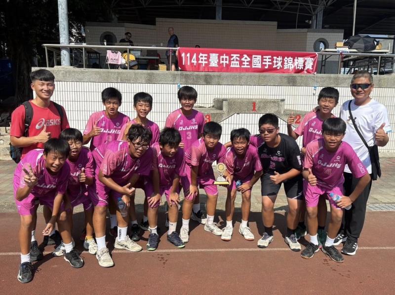 臺中市大甲區大甲國民中學校友會 臺中市大甲區大甲國民中學校友會